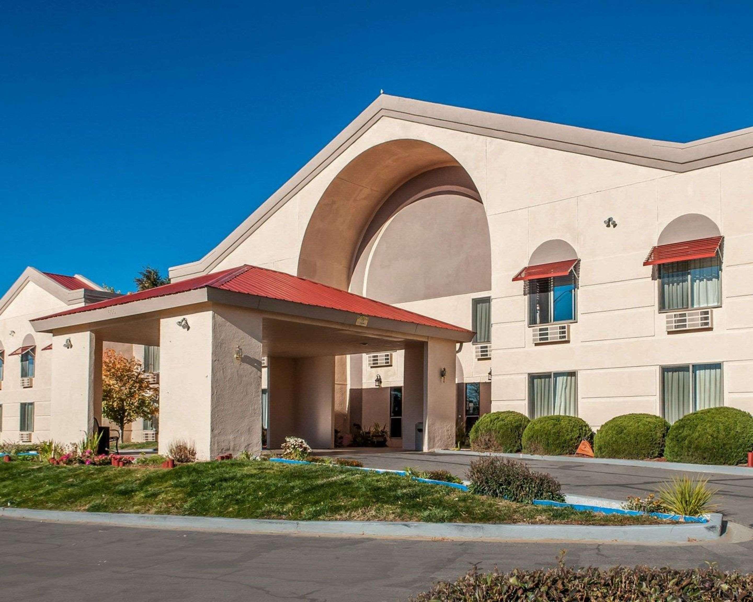 Quality Inn & Suites Farmington Exterior photo