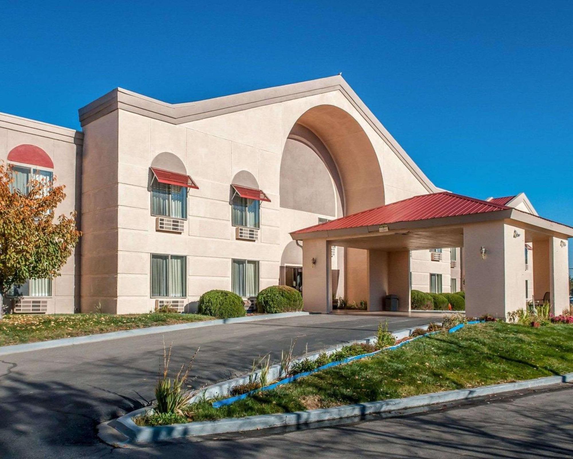 Quality Inn & Suites Farmington Exterior photo